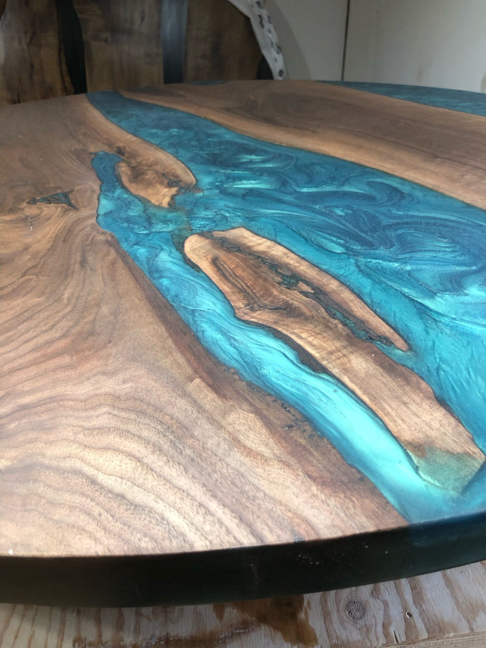 mermaid-dust-epoxy-surface-detail-walnut-dining-table Mermaid dust epoxy surface detail walnut dining table