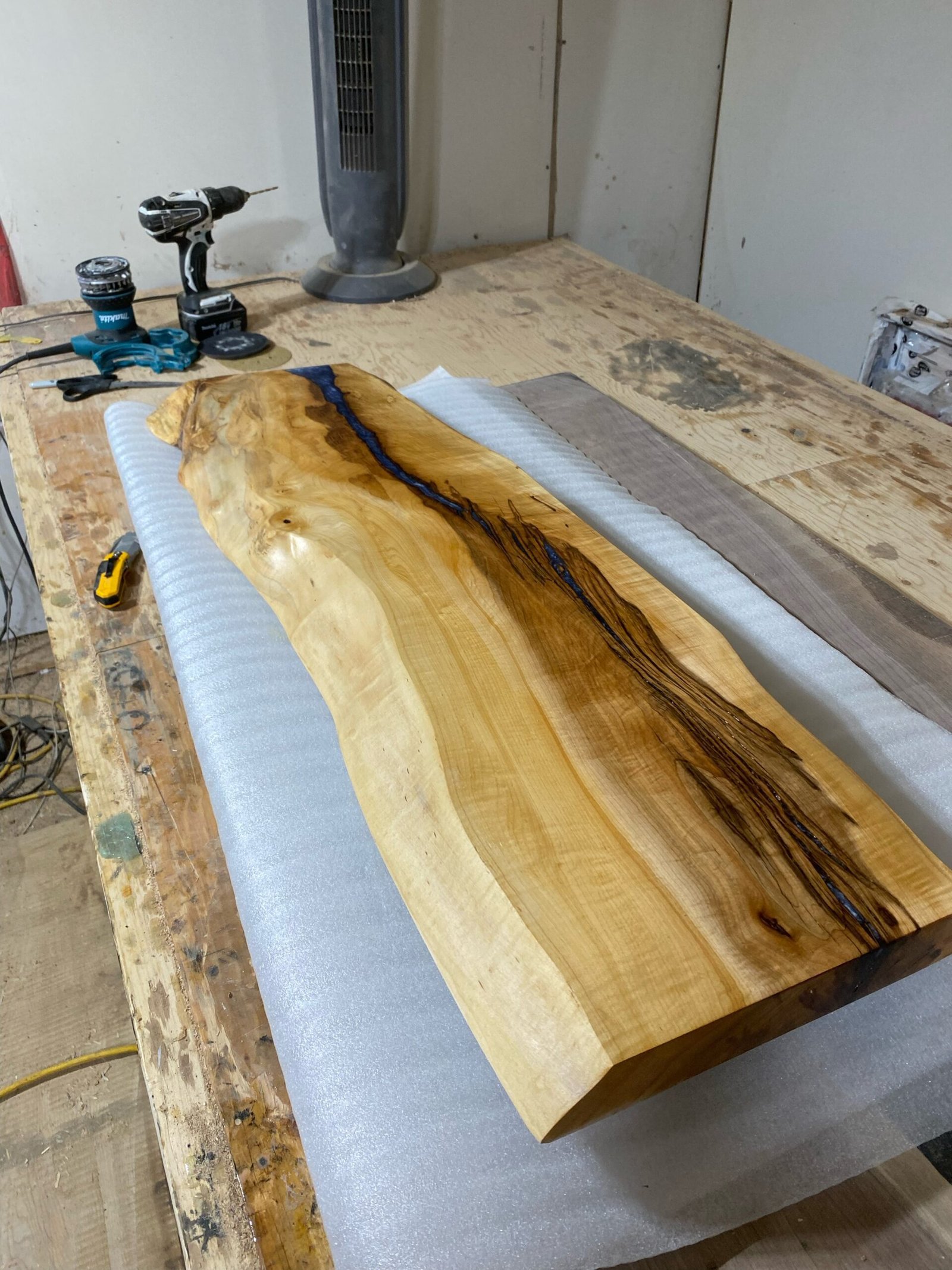maple-calcite-blue-epoxy-highlights-console-table-riverside-workshop Live edge maple console table with calcite blue epoxy highlights handcrafted in Canada