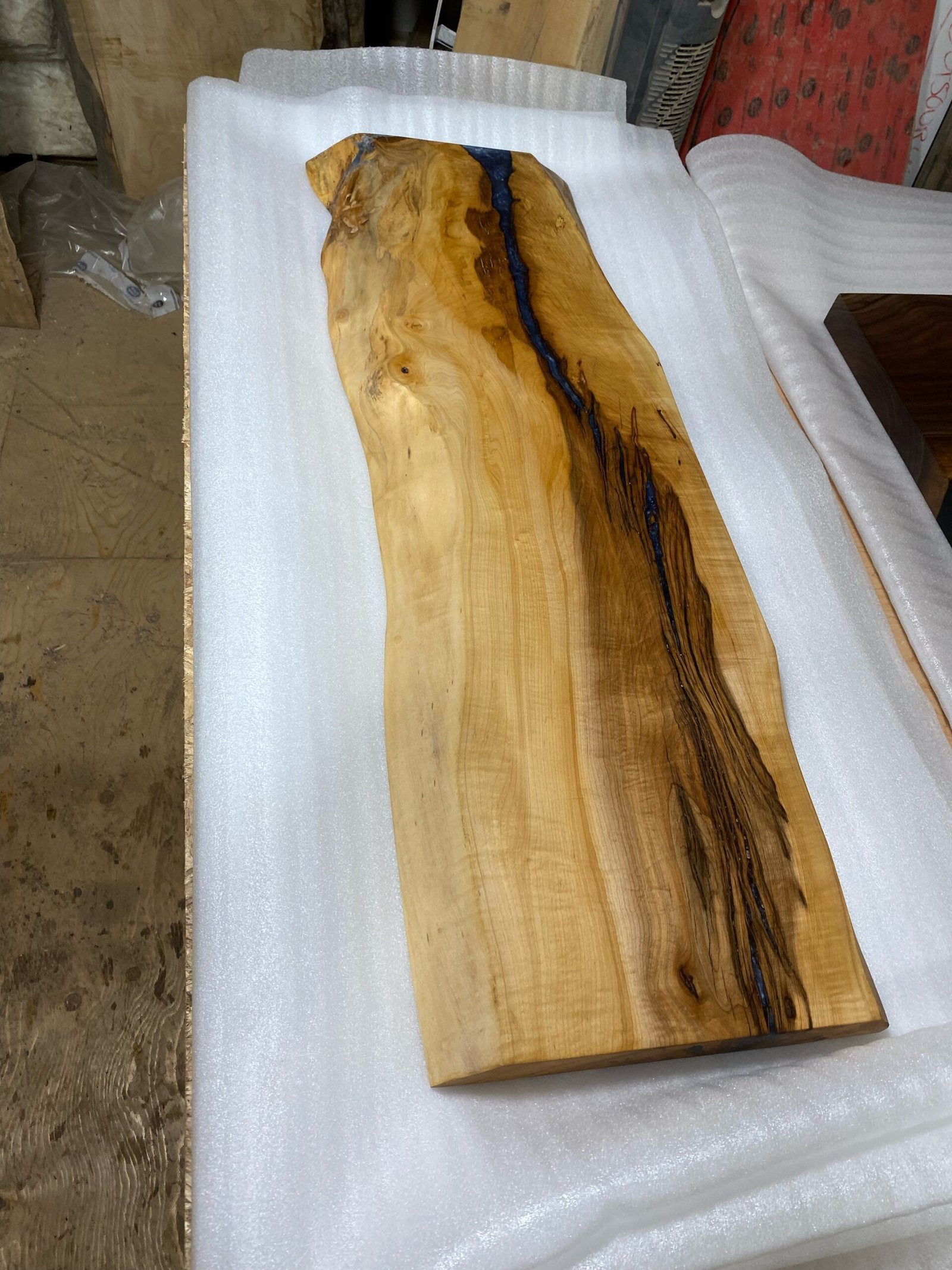 maple-epoxy-highlights-console-table-full-view Maple calcite blue epoxy highlights console table full view